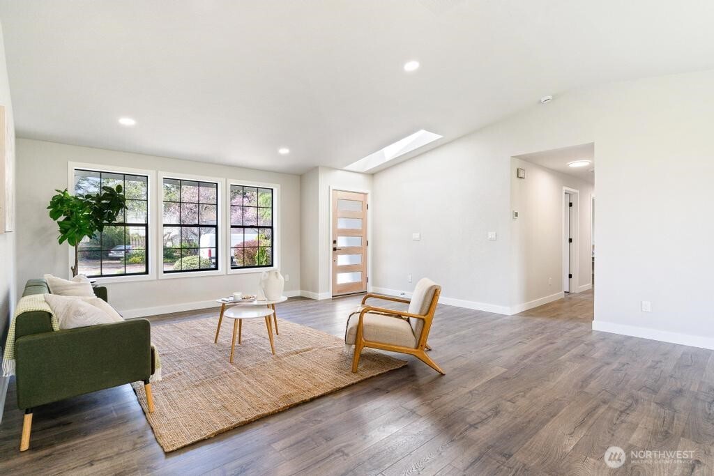 3744 Golden Eagle SE