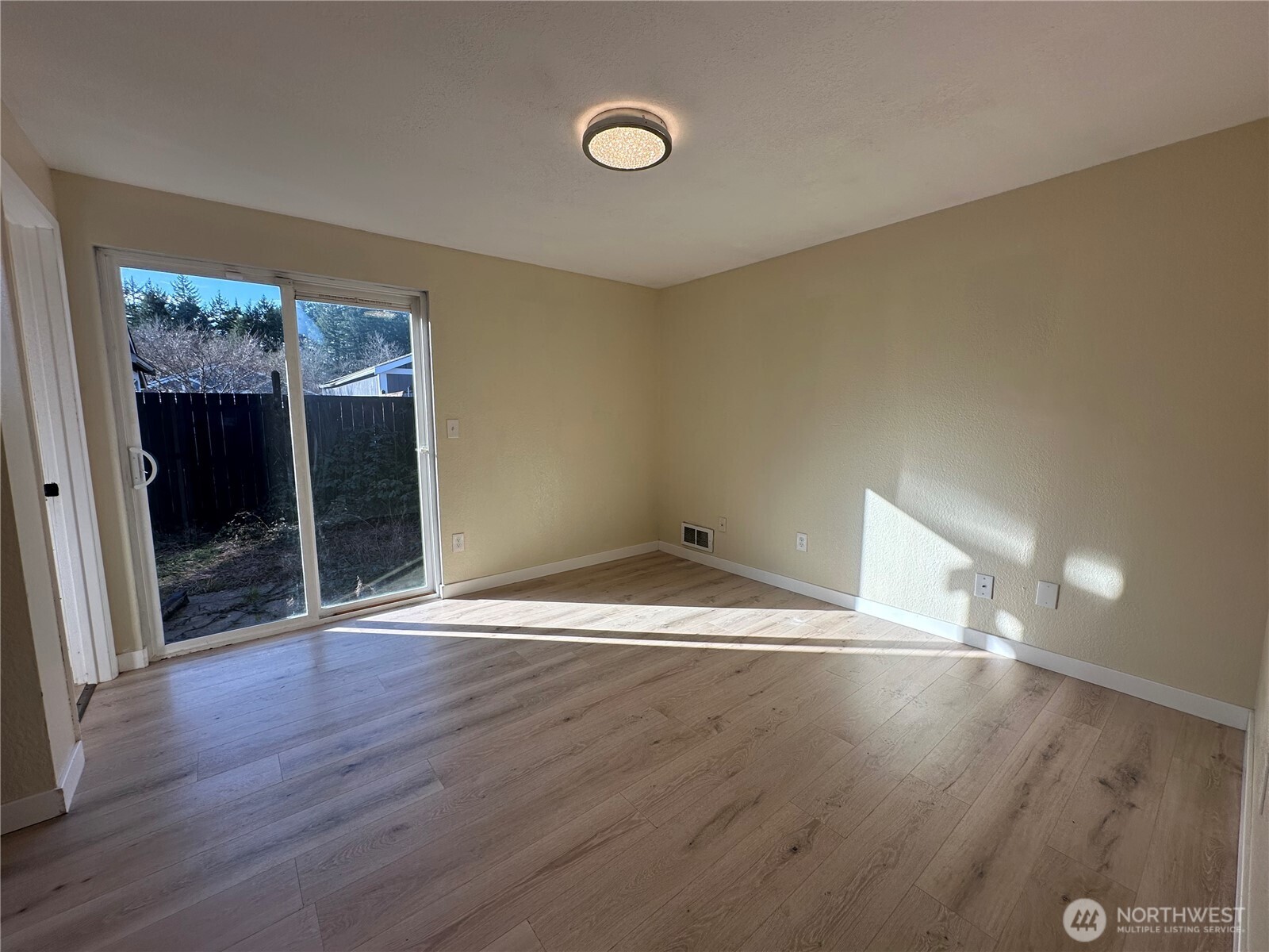 638 Bavarian Lane SE