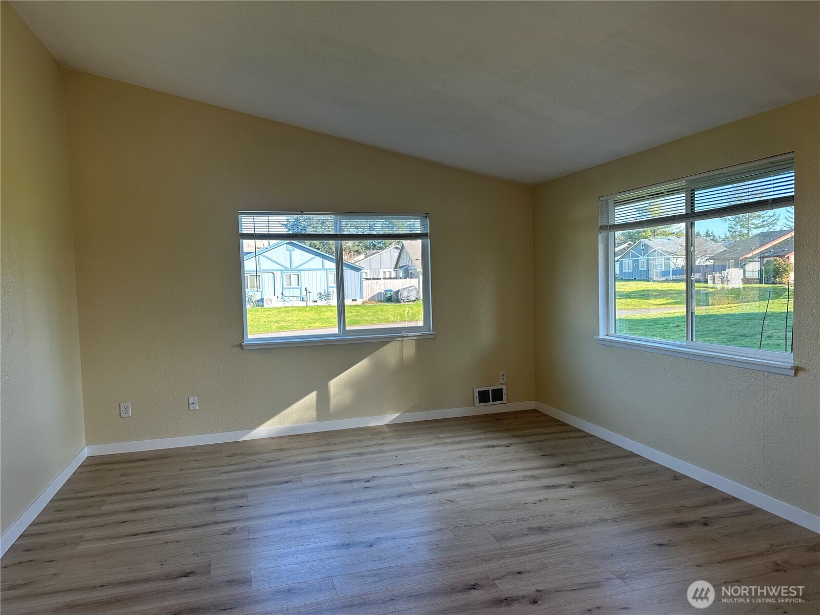 638 Bavarian Lane SE