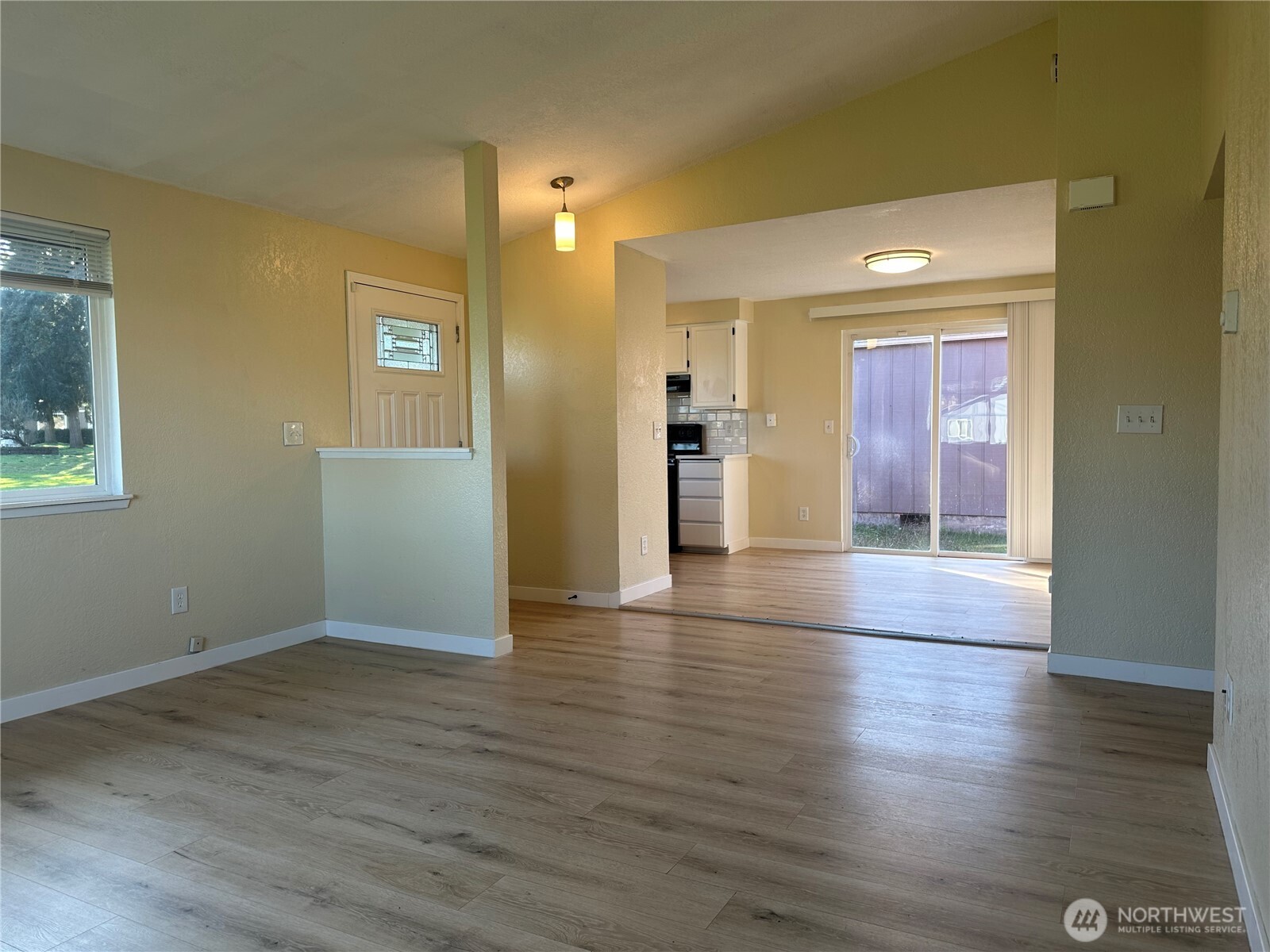 638 Bavarian Lane SE