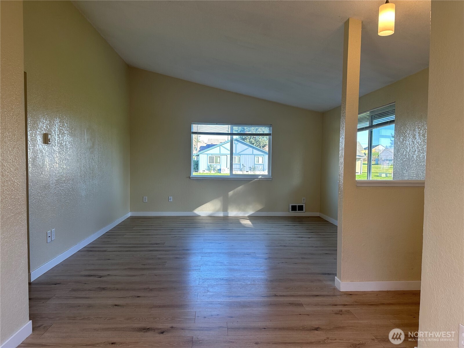 638 Bavarian Lane SE