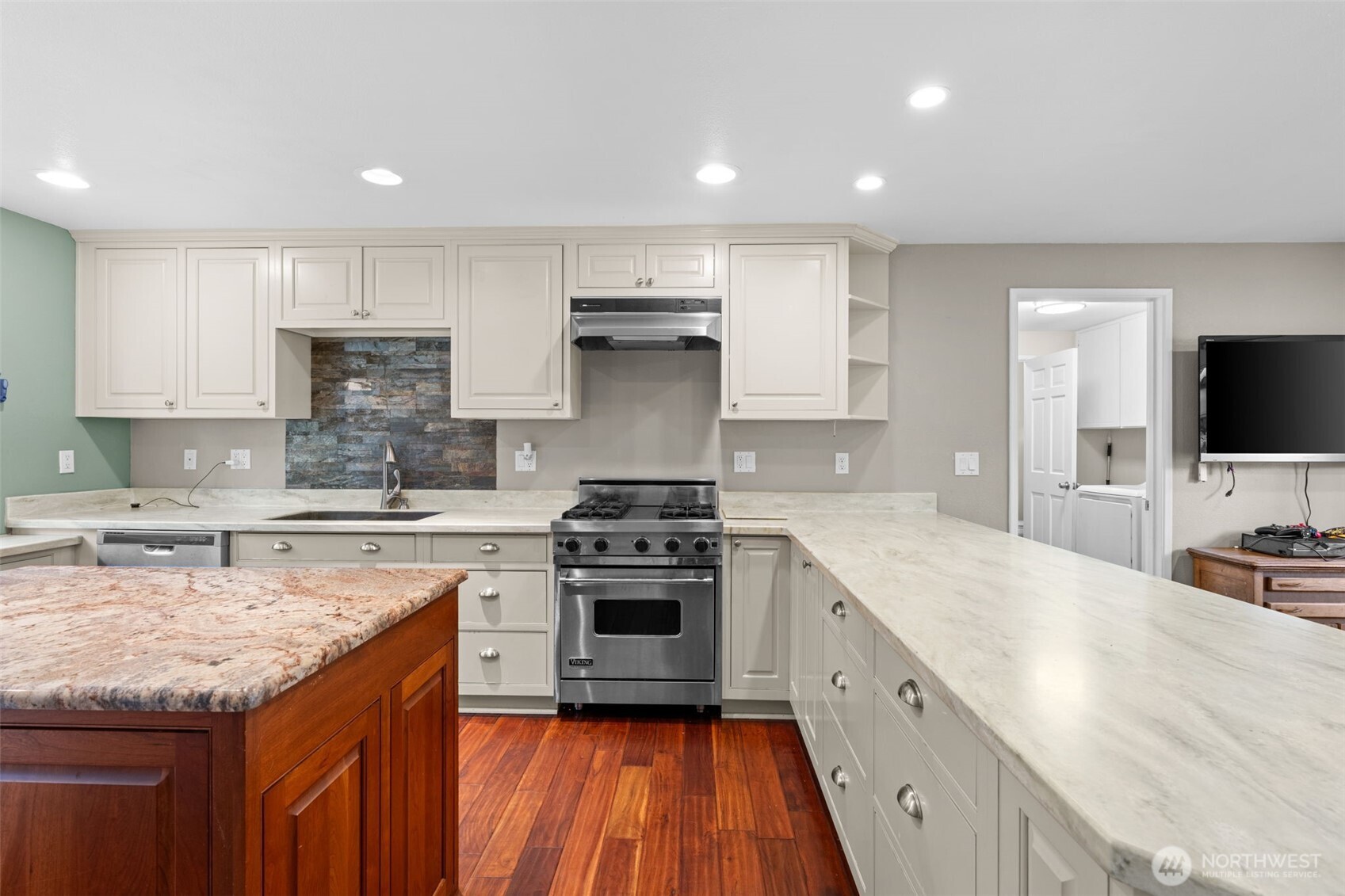 10910 149th Street E