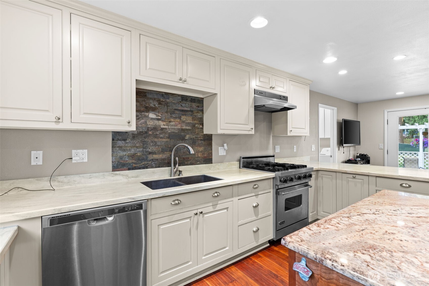 10910 149th Street E