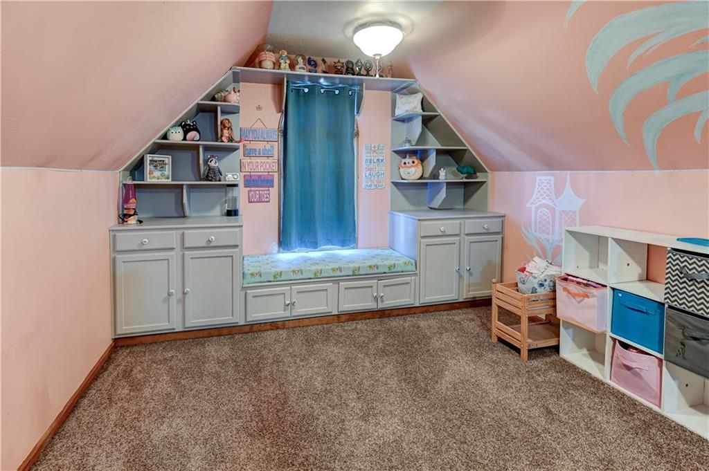 1005 NE Scenic Court