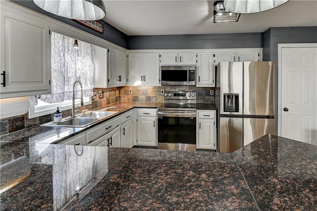 1005 NE Scenic Court