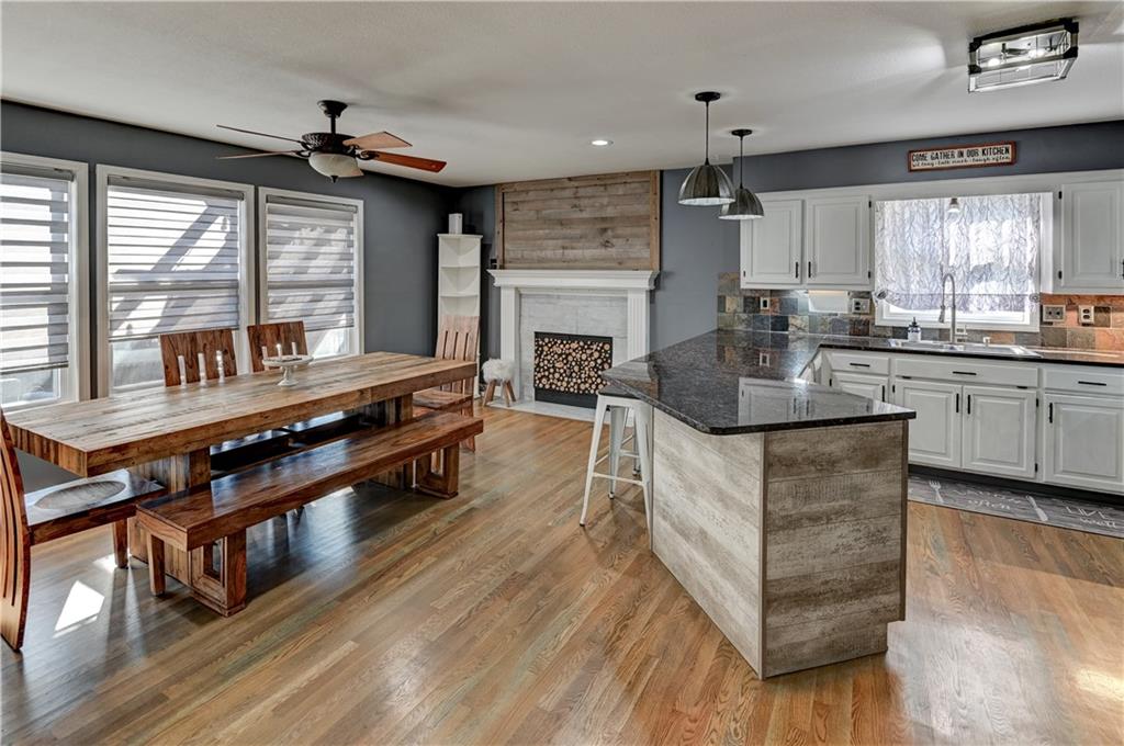 1005 NE Scenic Court