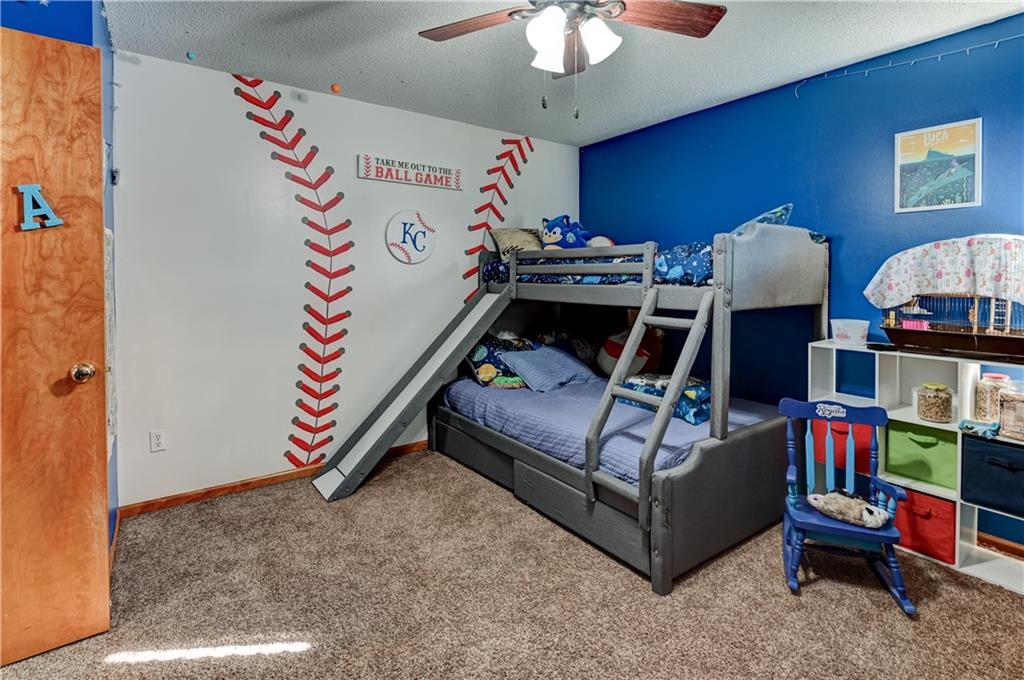 1005 NE Scenic Court