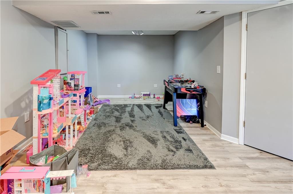 1005 NE Scenic Court