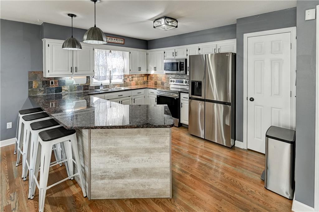 1005 NE Scenic Court