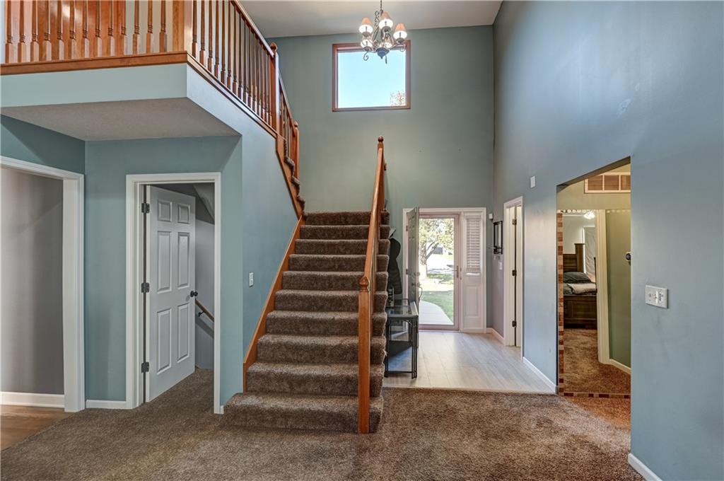 1005 NE Scenic Court