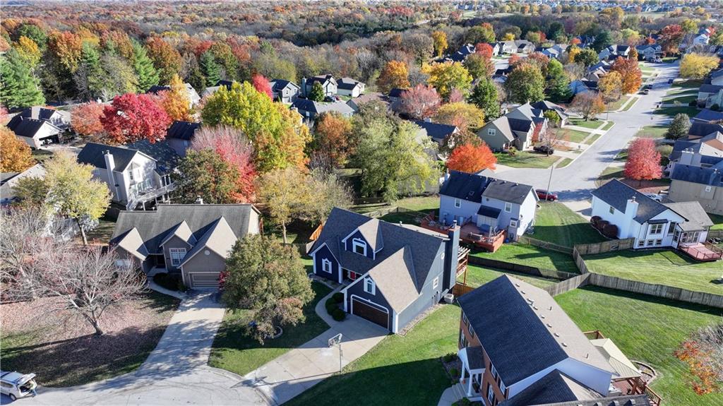 1005 NE Scenic Court