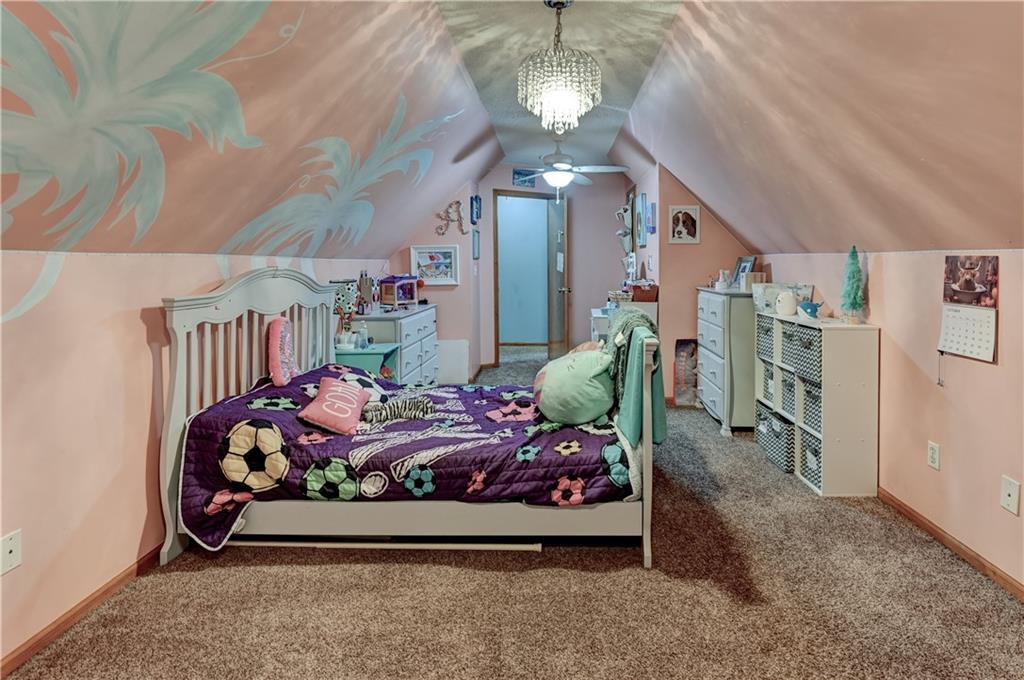 1005 NE Scenic Court