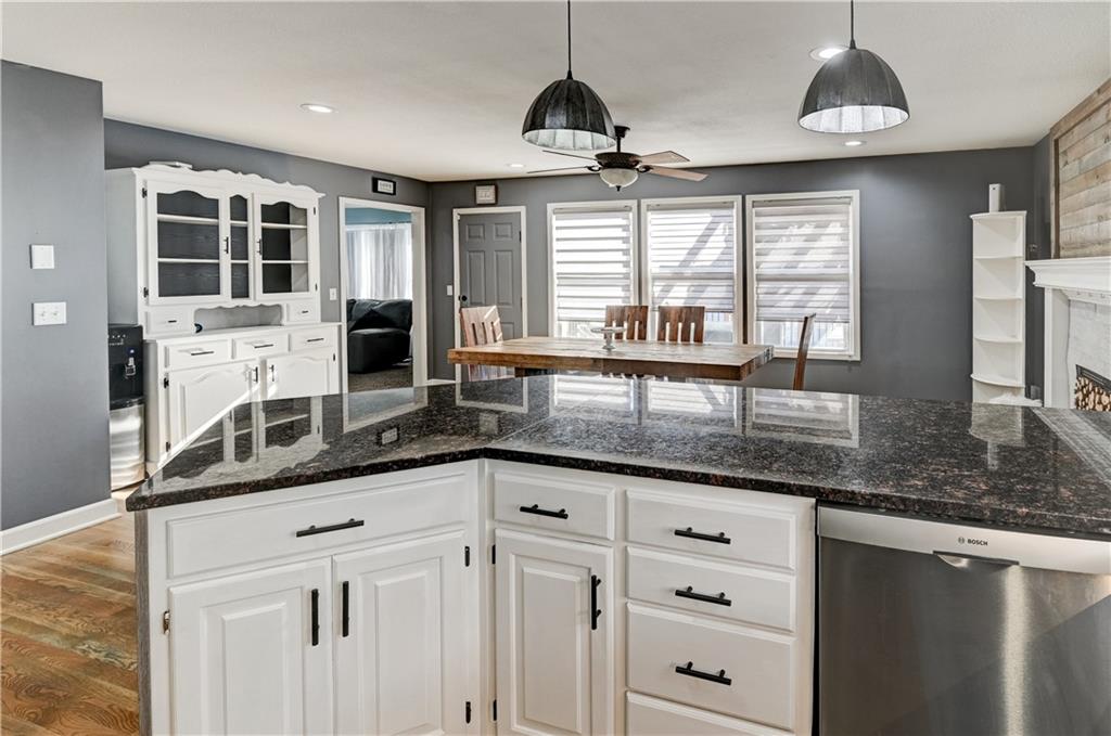 1005 NE Scenic Court