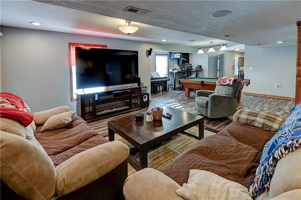 1005 NE Scenic Court