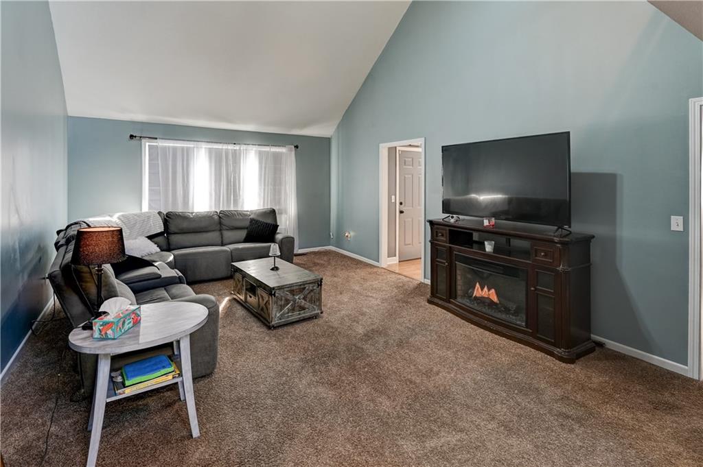 1005 NE Scenic Court