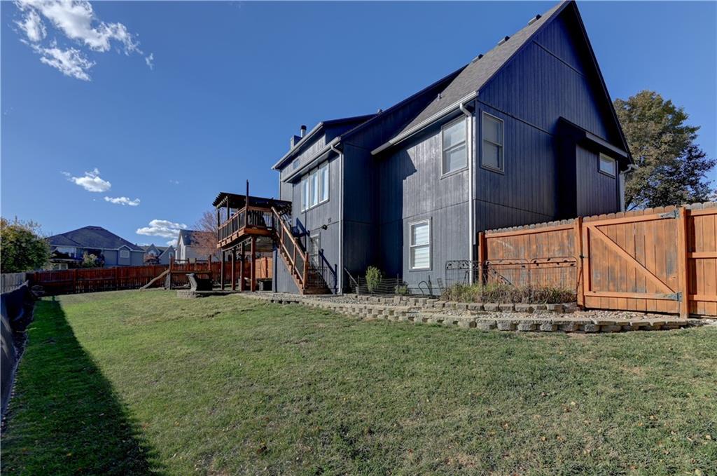 1005 NE Scenic Court