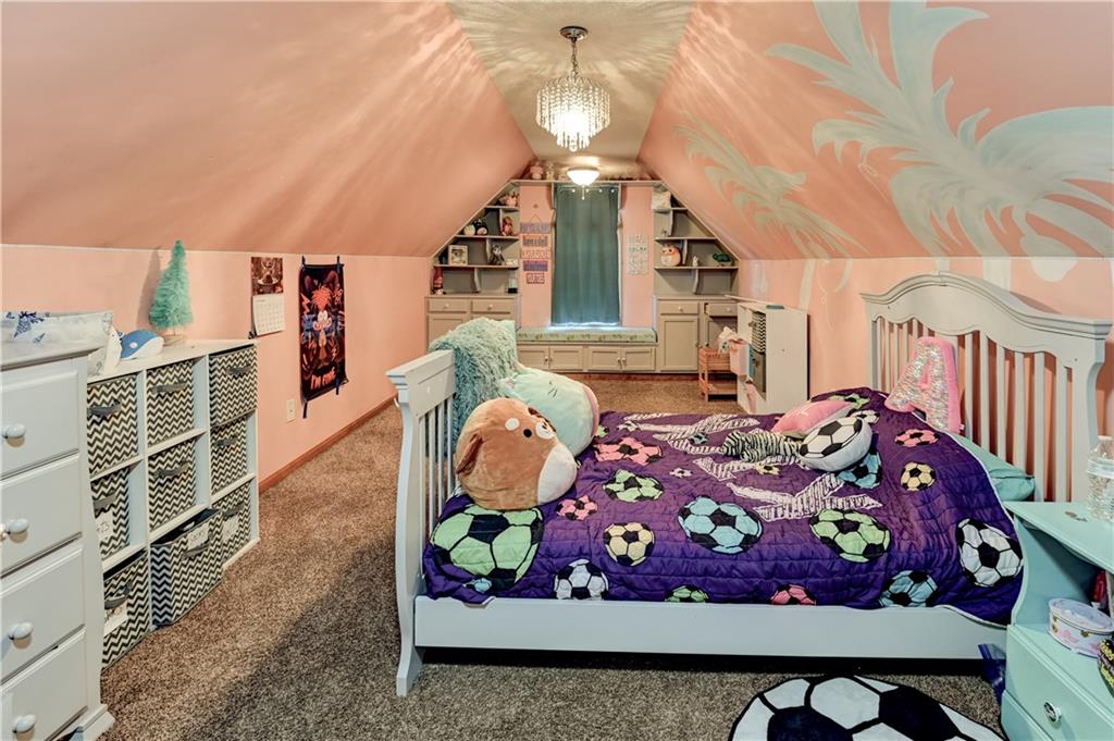 1005 NE Scenic Court