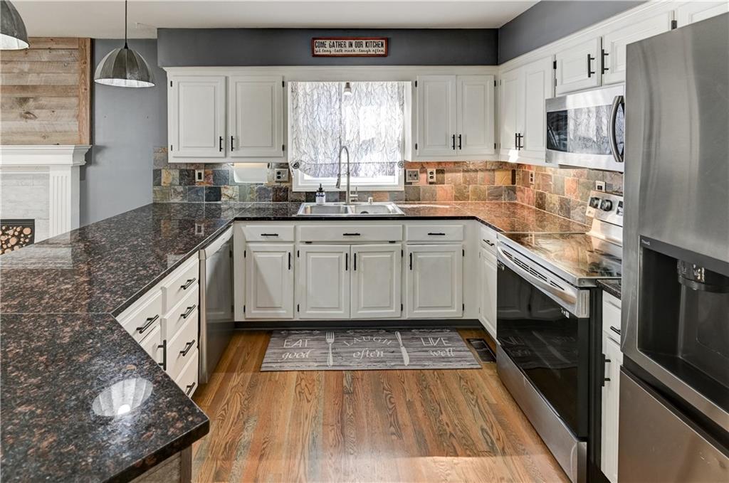 1005 NE Scenic Court