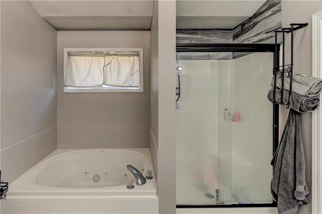 1005 NE Scenic Court