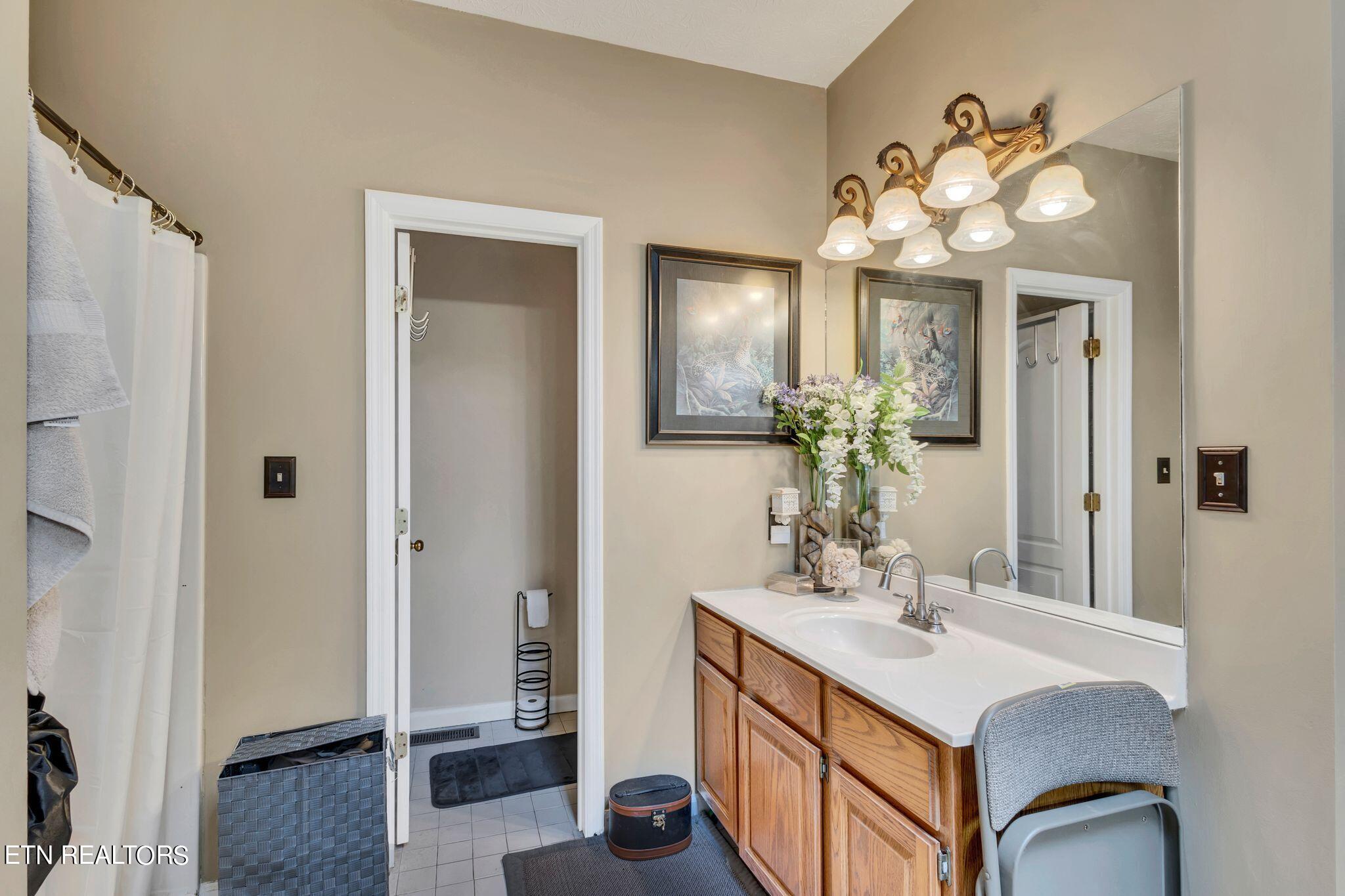 6917 Mount Royal Blvd