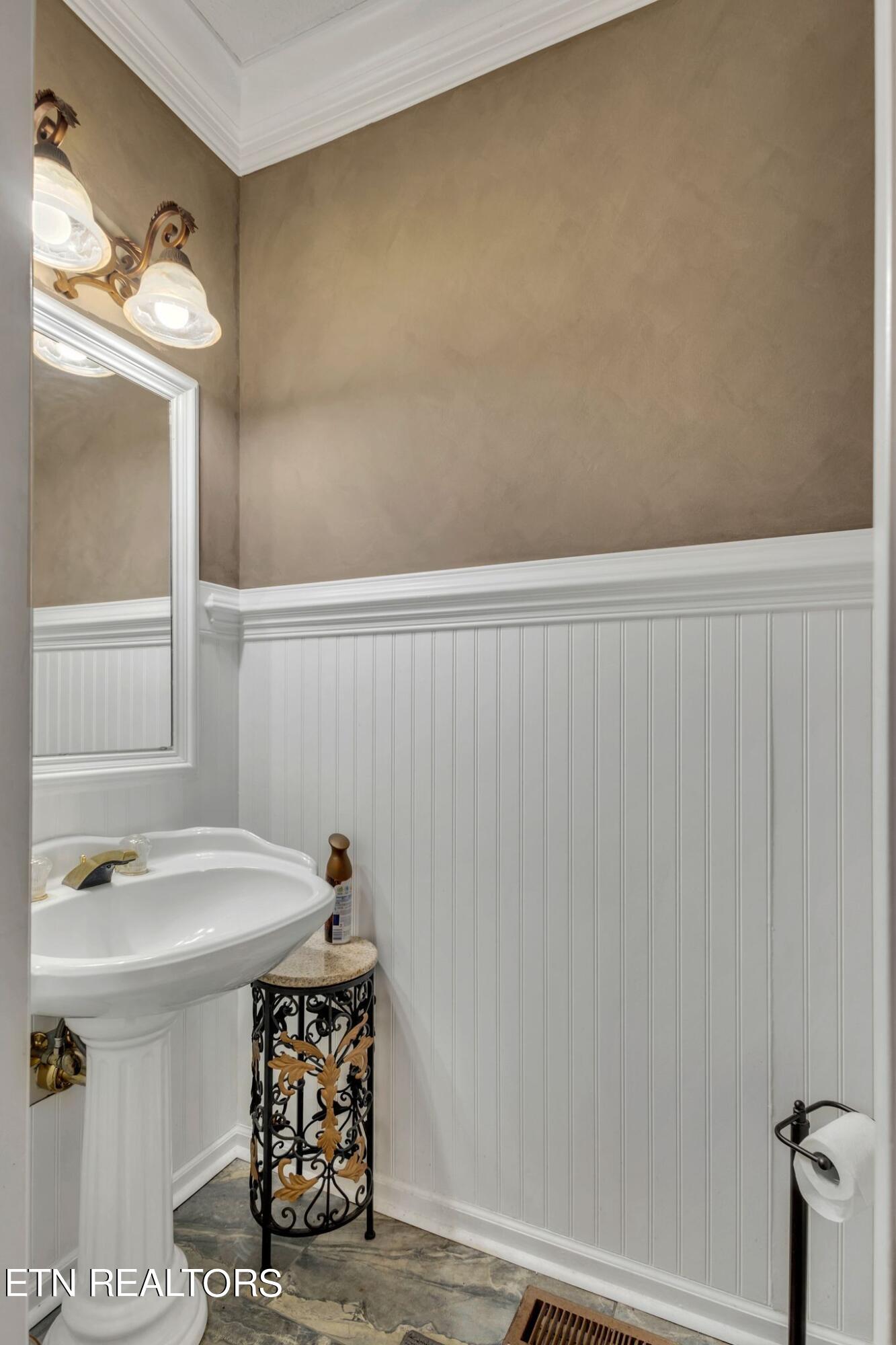 6917 Mount Royal Blvd