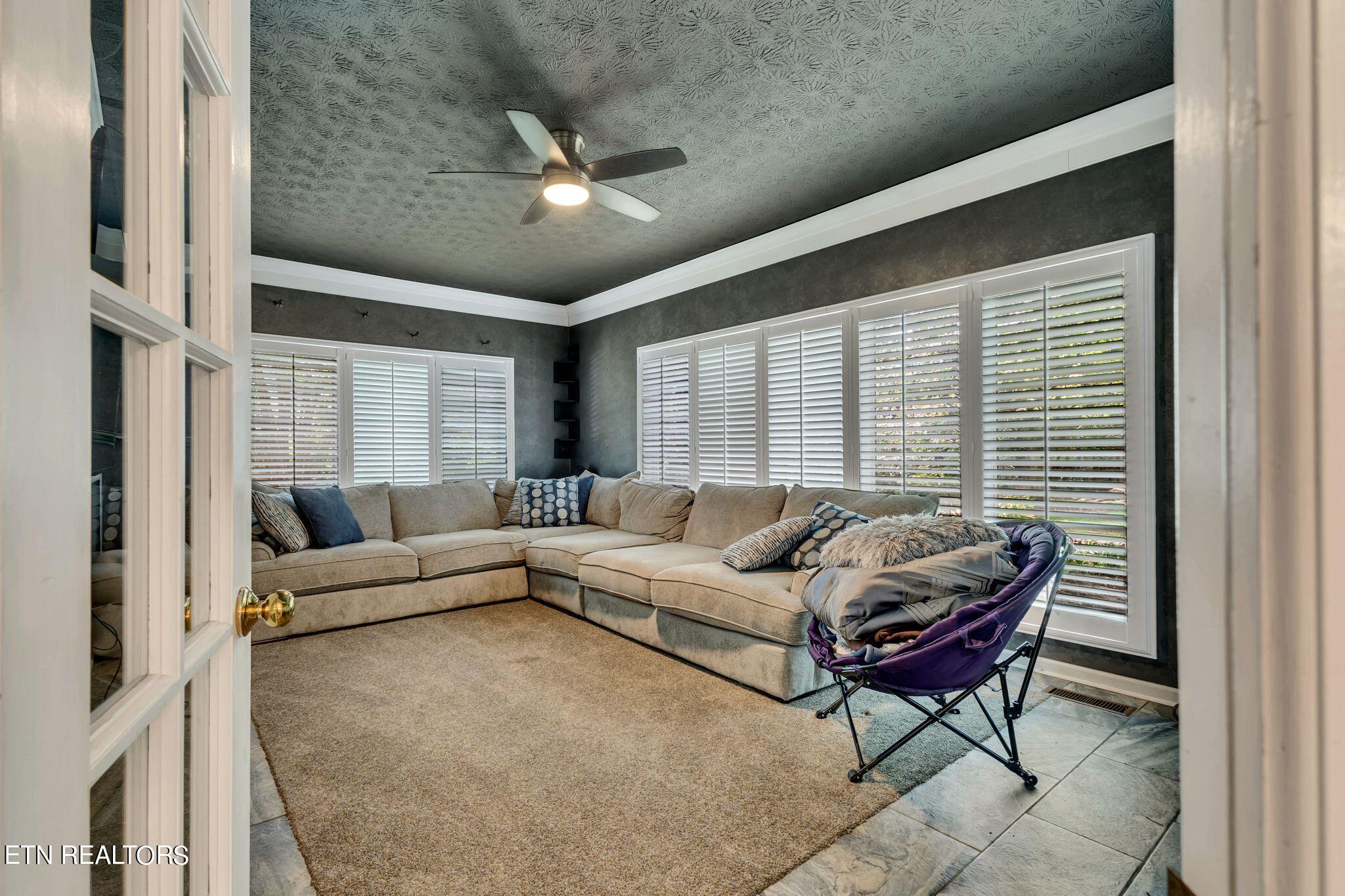 6917 Mount Royal Blvd