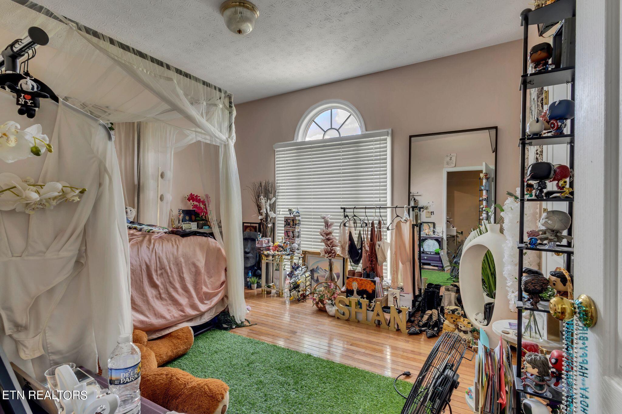 6917 Mount Royal Blvd