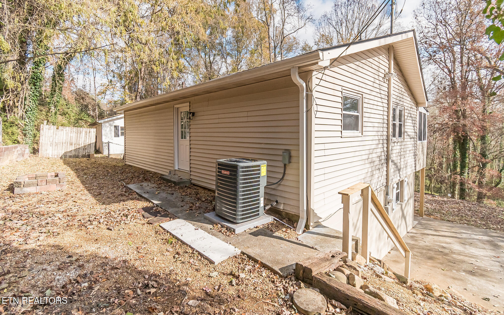 3114 Burning Log Lane