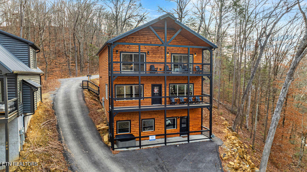 206 S Smoky Mountain Way