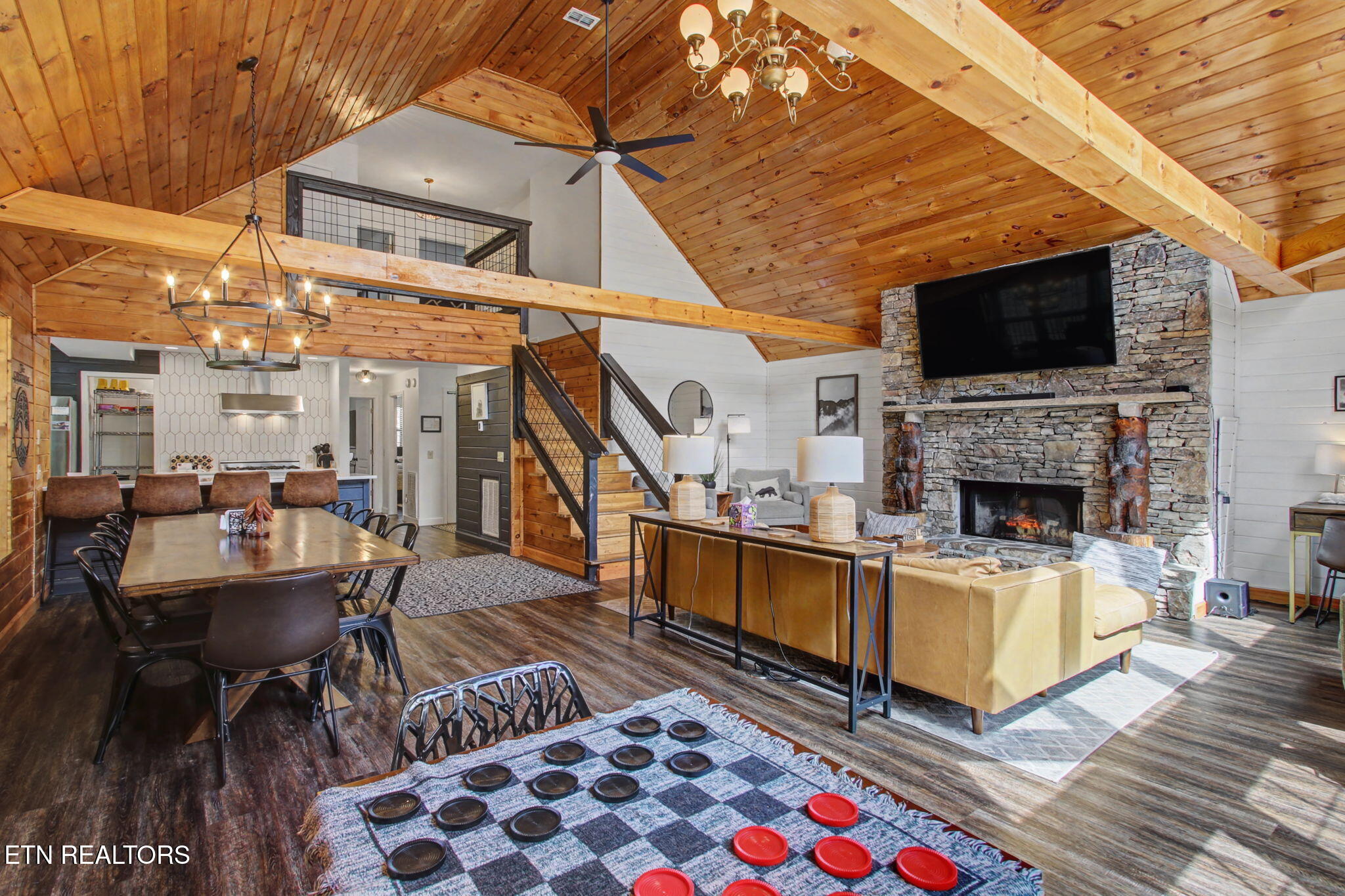 4037 Chamberlain Lane