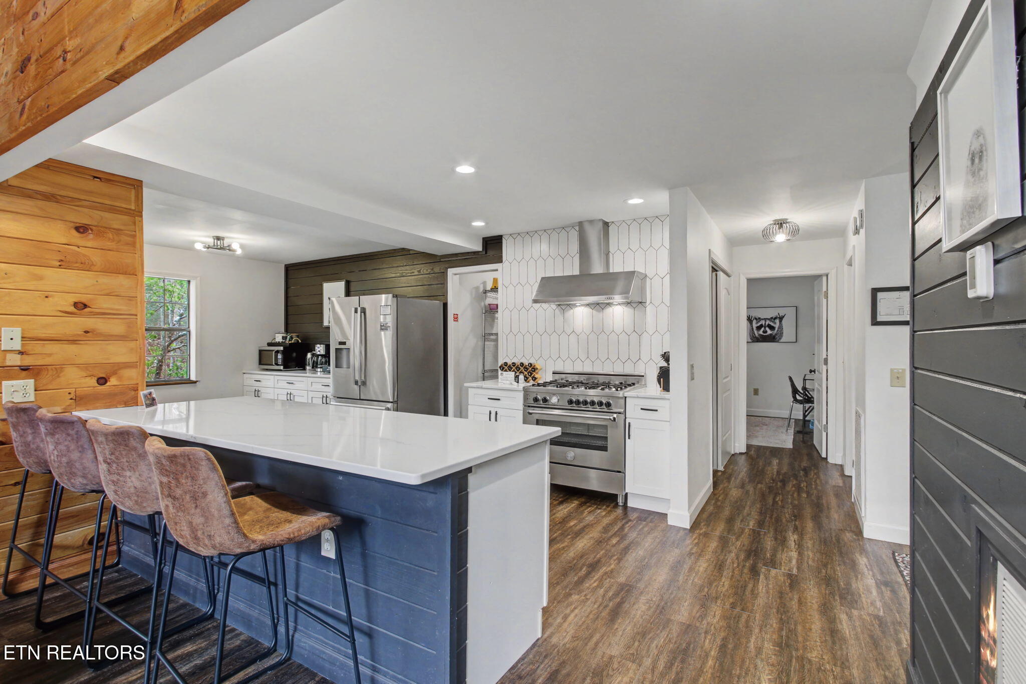 4037 Chamberlain Lane