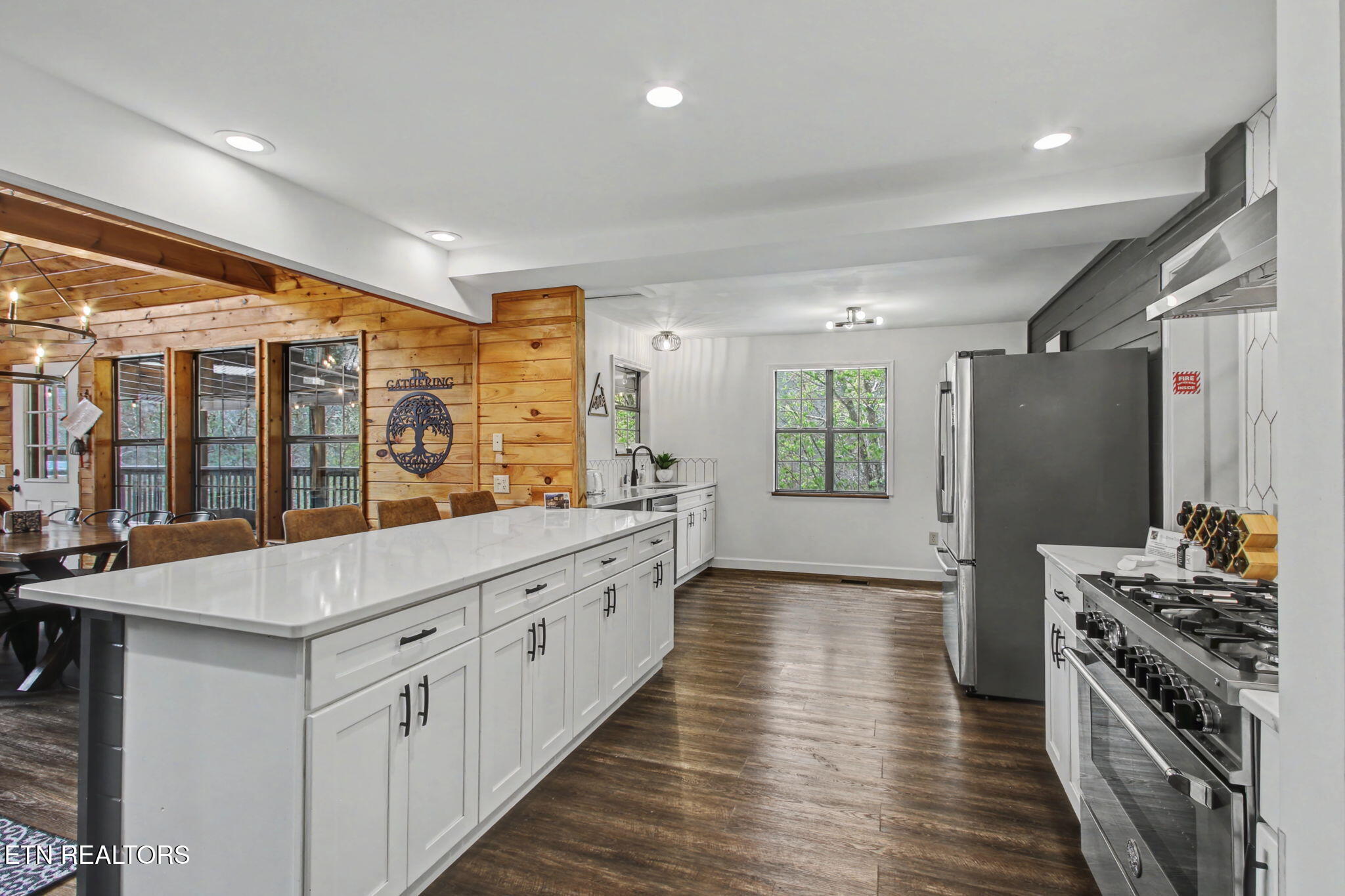 4037 Chamberlain Lane