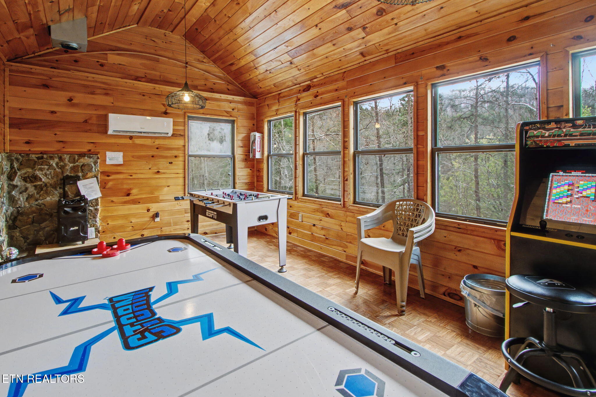 4037 Chamberlain Lane