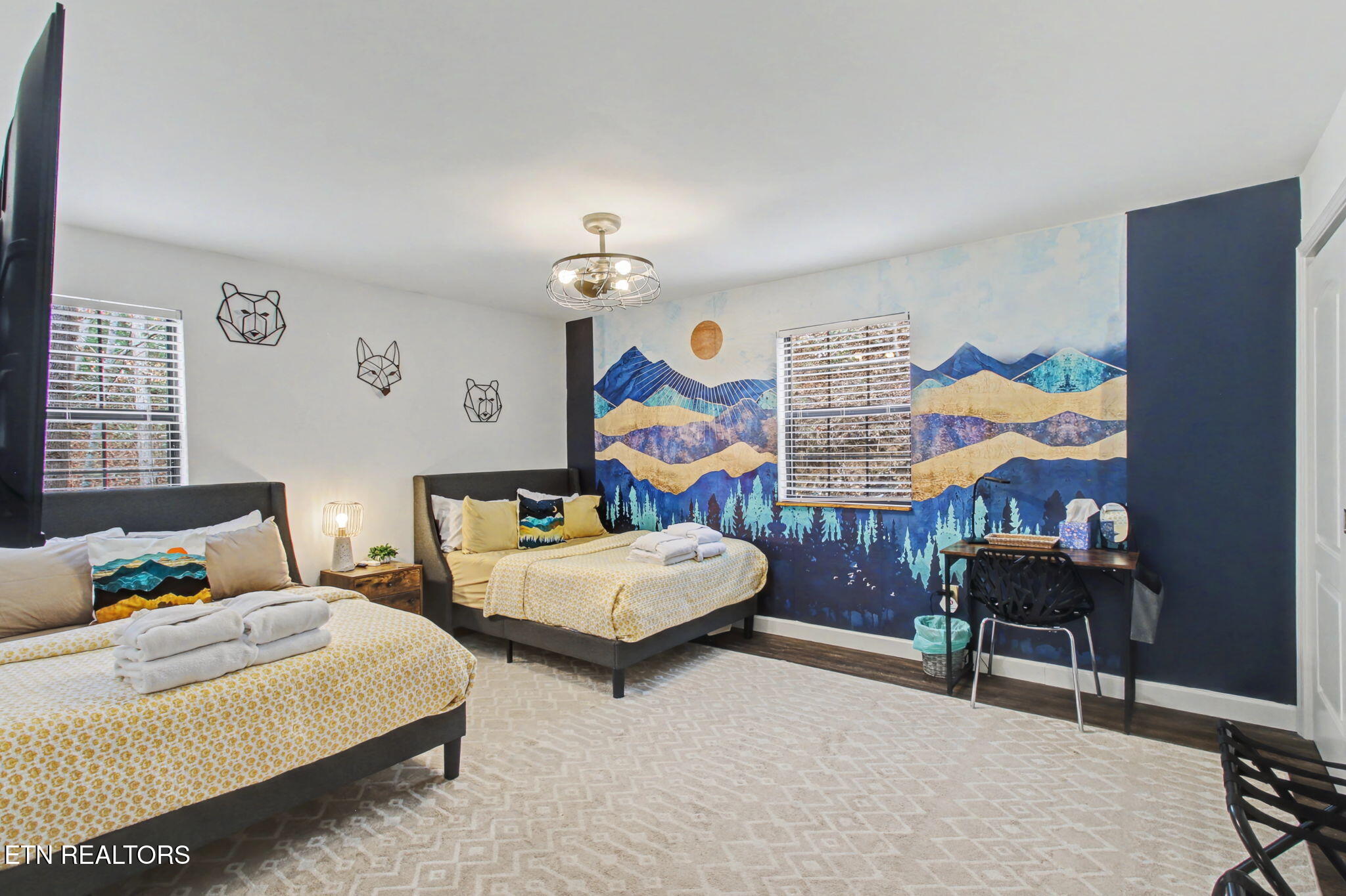 4037 Chamberlain Lane