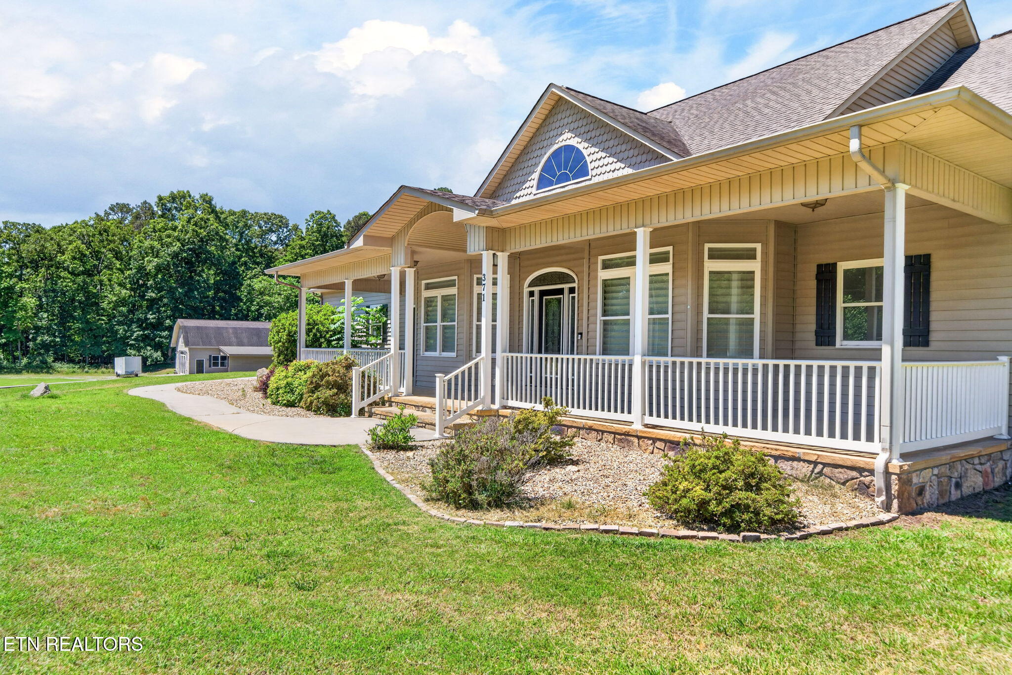 371 Pin Oak Drive