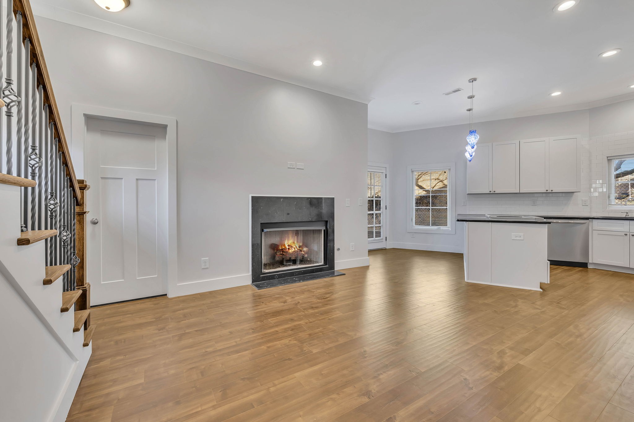1209 Hawkins St Unit: 2