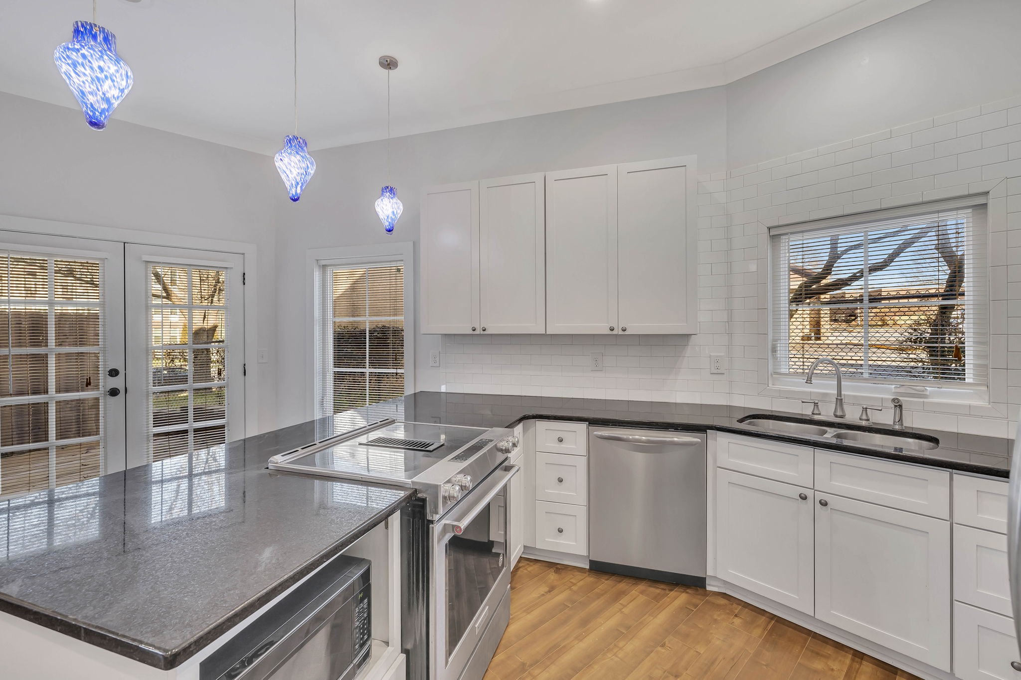 1209 Hawkins St Unit: 2