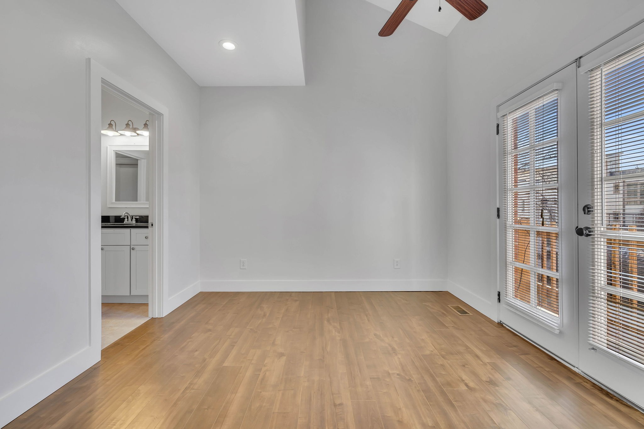 1209 Hawkins St Unit: 2
