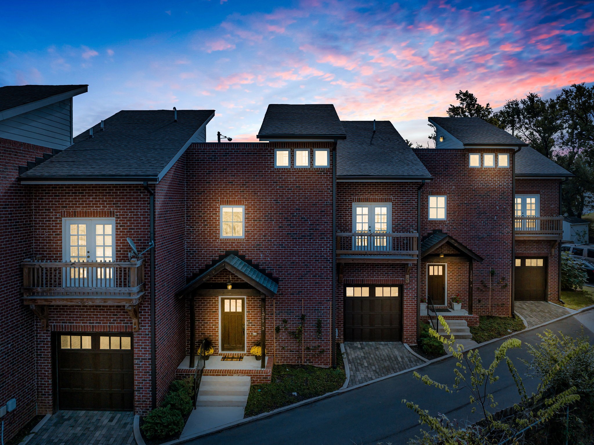 1209 Hawkins St Unit: 2