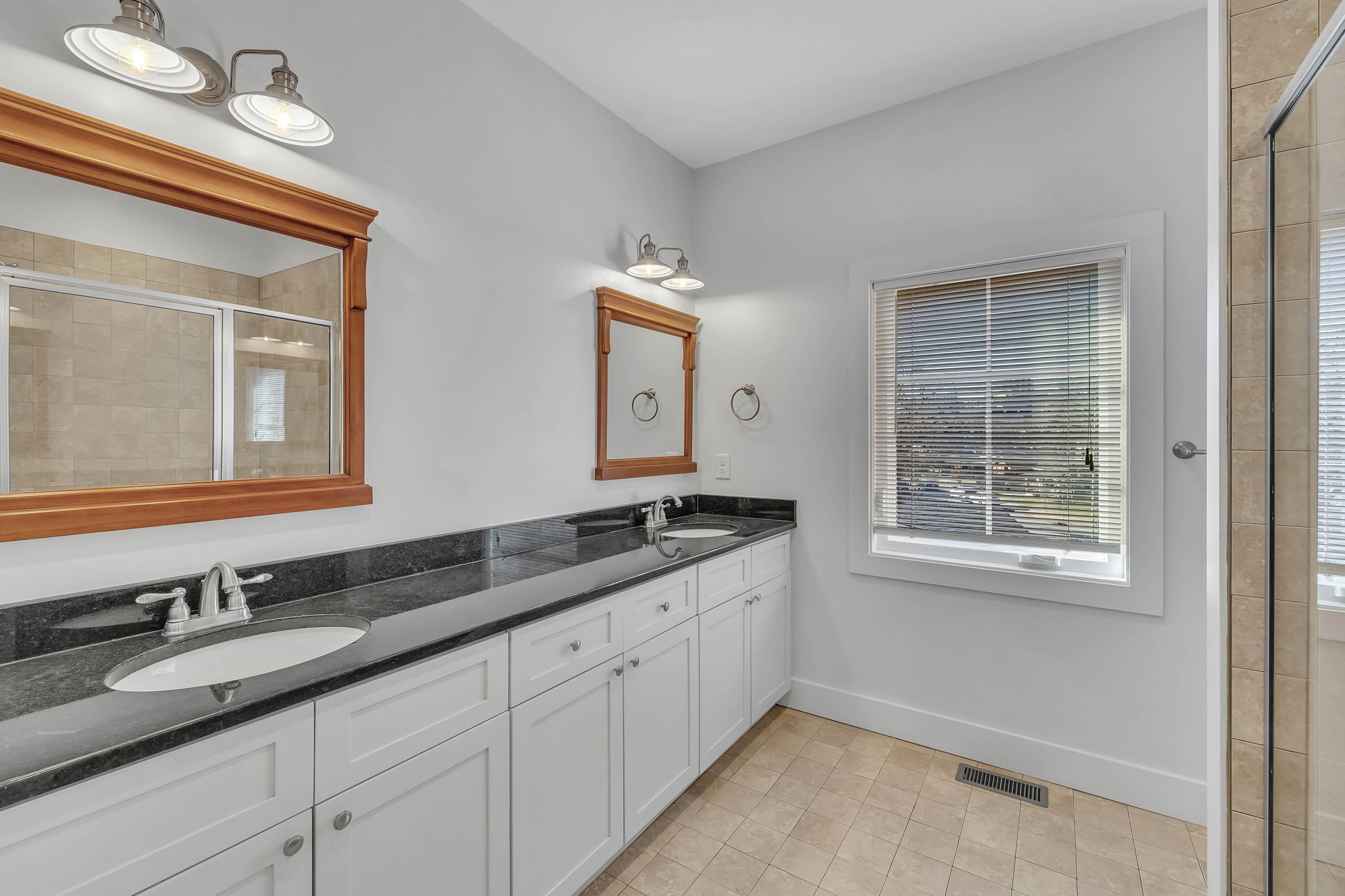 1209 Hawkins St Unit: 2
