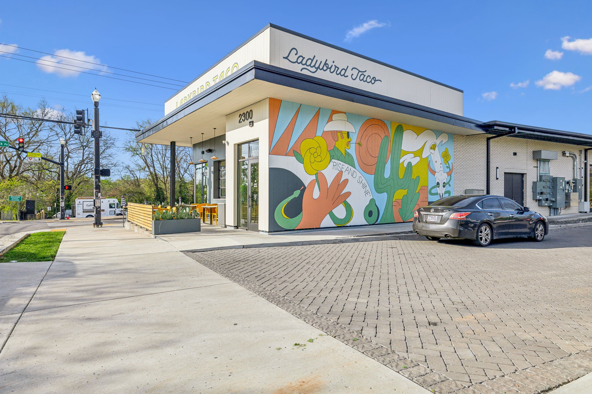 1077 E Trinity Ln Unit: 201