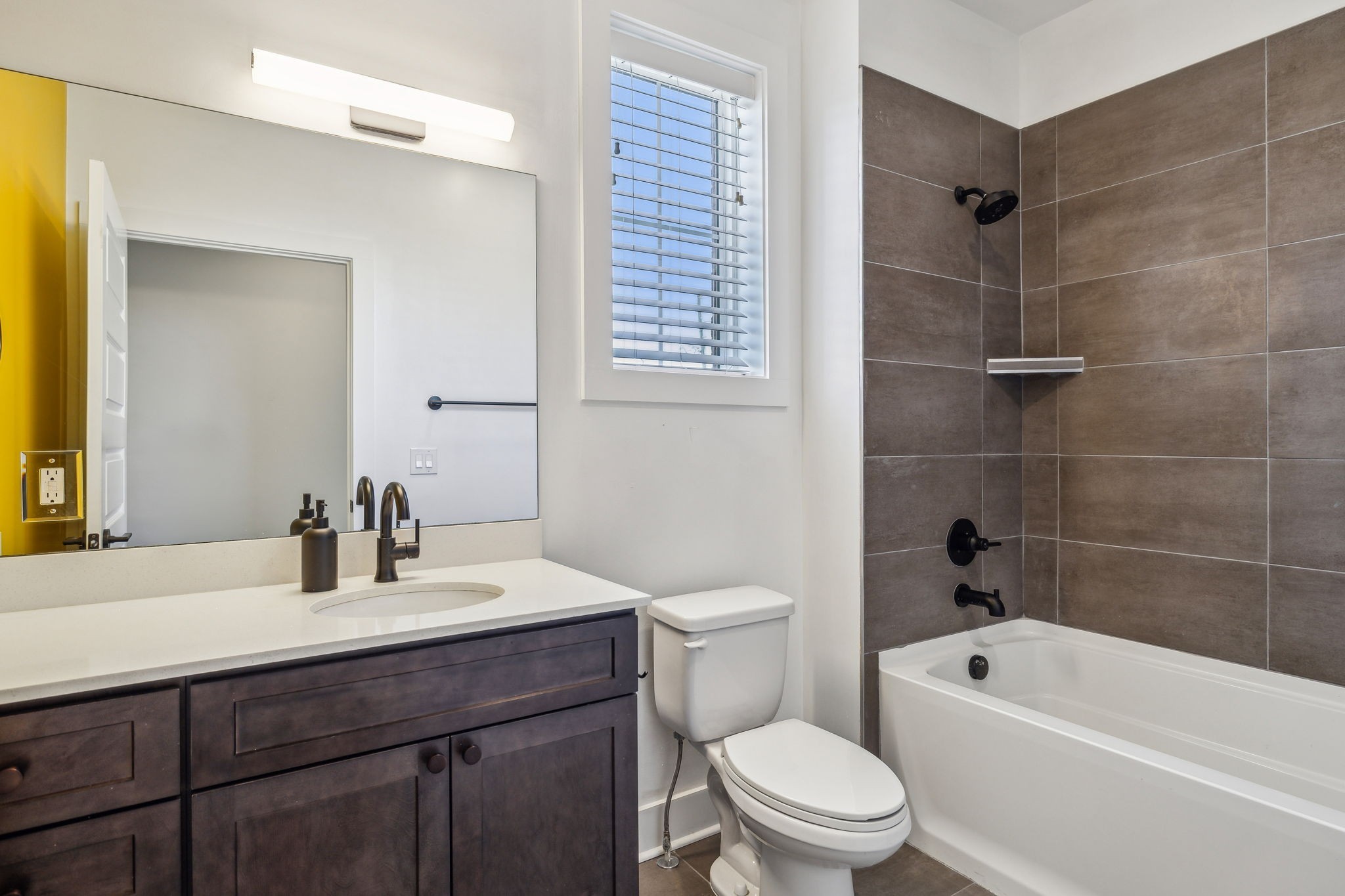 1077 E Trinity Ln Unit: 201