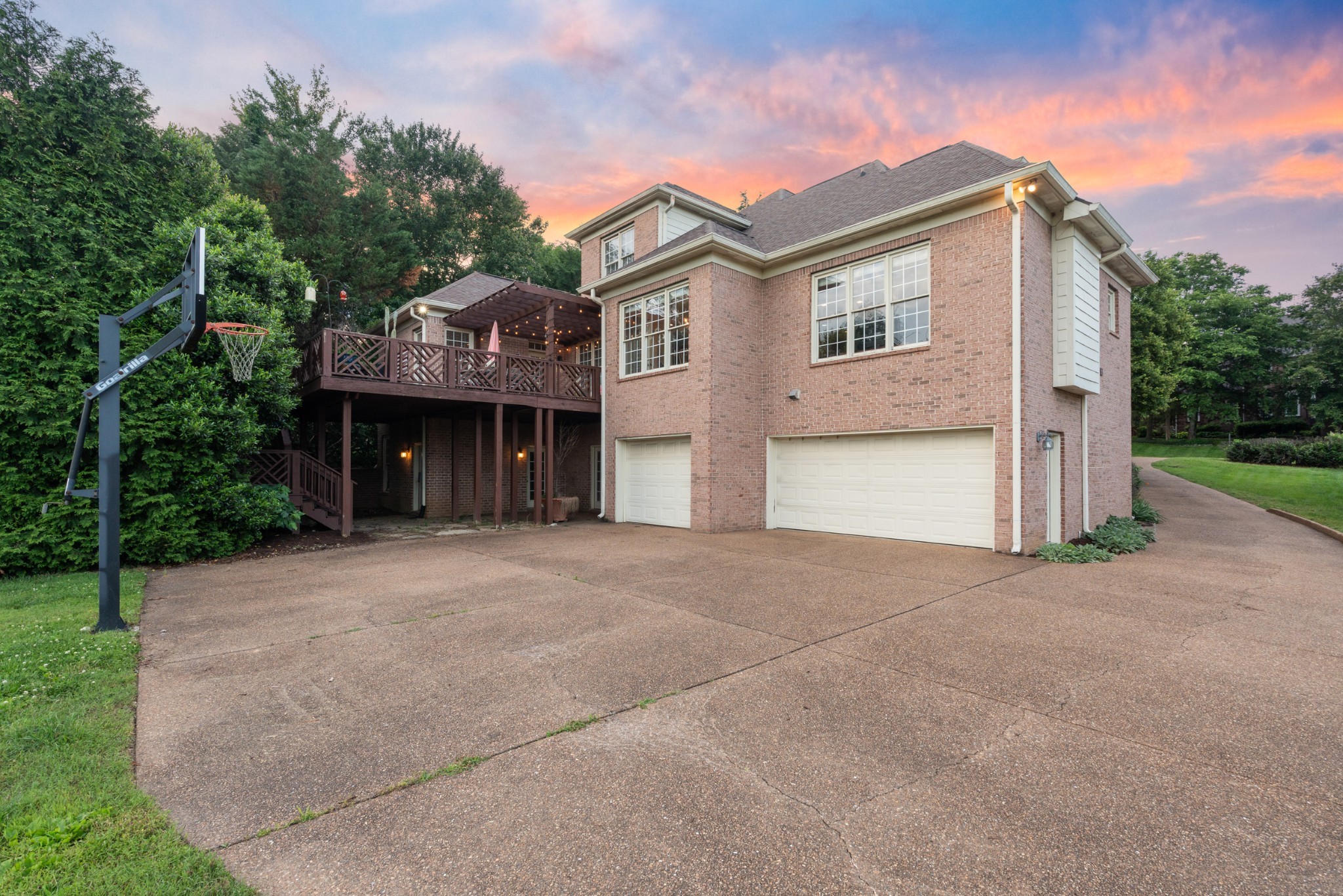 2425 Deerbourne Dr