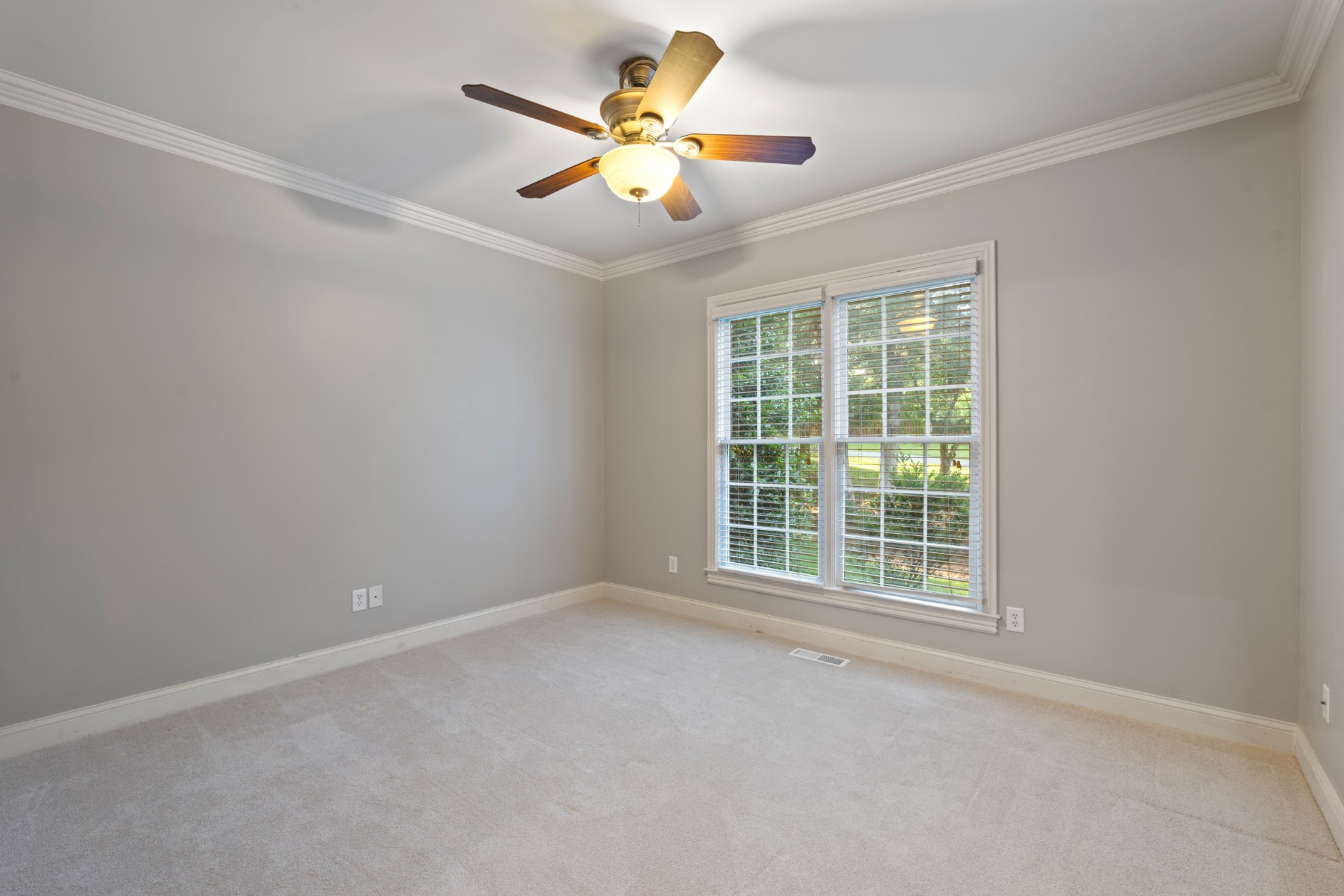 2425 Deerbourne Dr