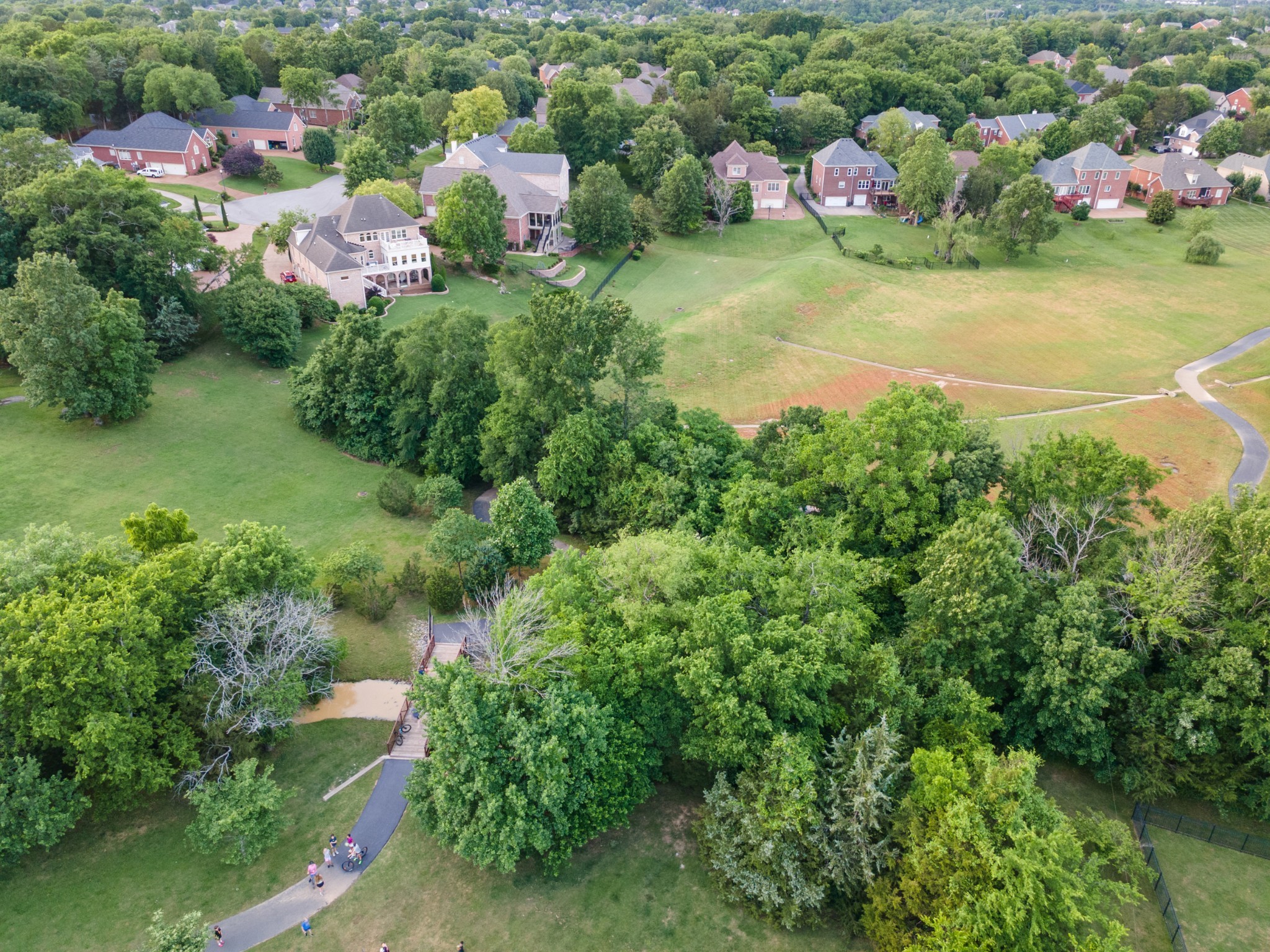 2425 Deerbourne Dr