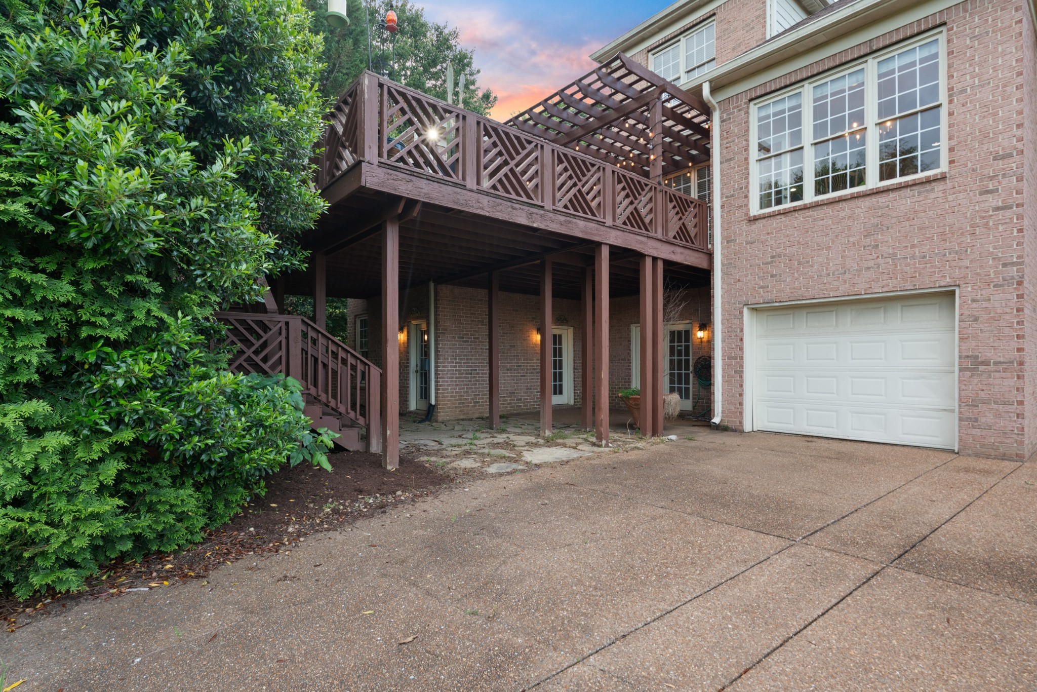 2425 Deerbourne Dr