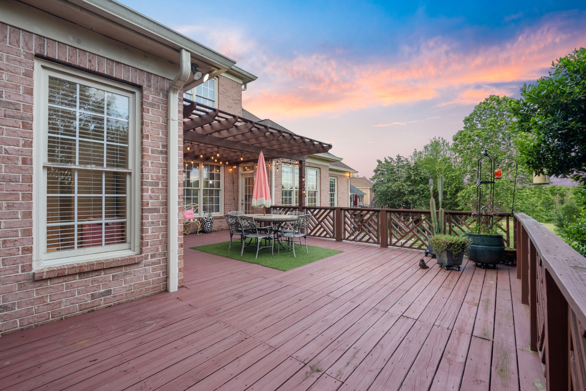 2425 Deerbourne Dr