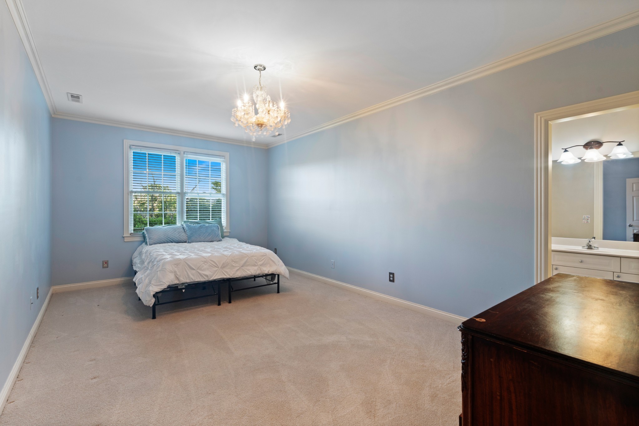 2425 Deerbourne Dr
