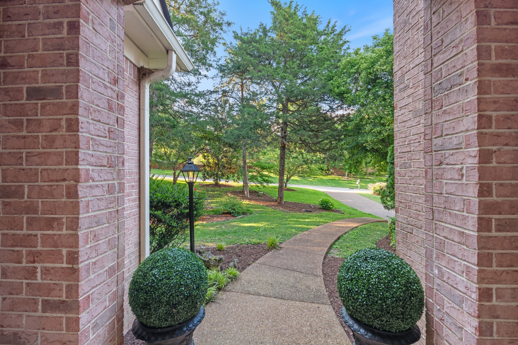 2425 Deerbourne Dr