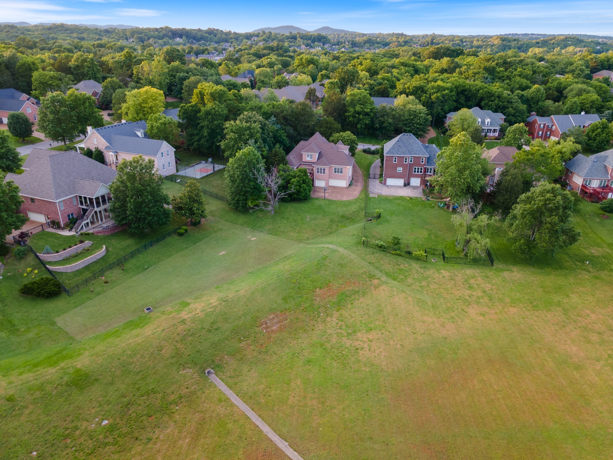 2425 Deerbourne Dr